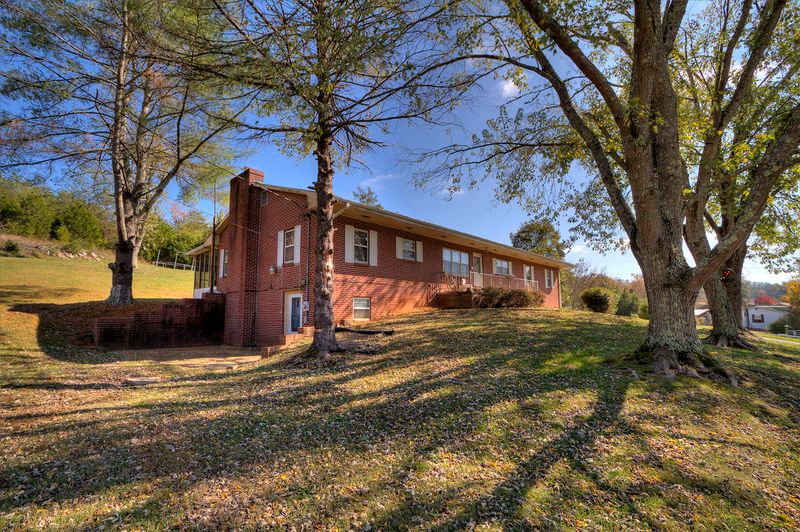 2452 Long Branch Rd, Seymour, TN 37865