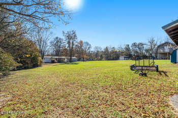 2453 Ellejoy Rd, Walland, TN 37886