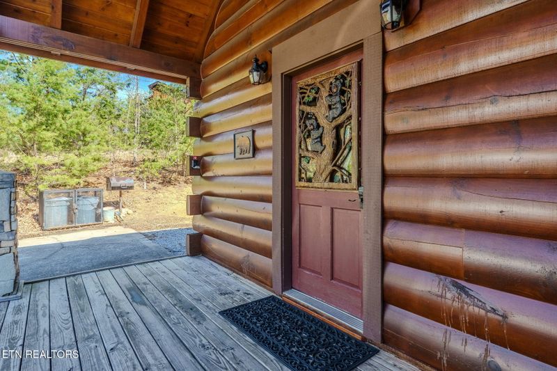 2453 Hackberry Dr, Sevierville, TN 37862