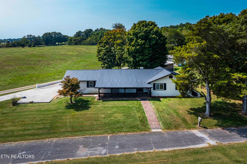 2453 Oakland Rd, Sweetwater, TN 37874