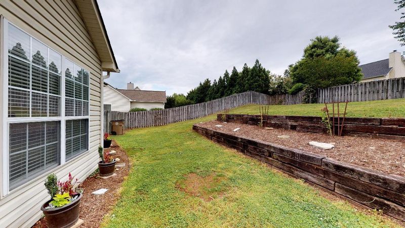 2458 Maple Crest Ln, Knoxville, TN 37921