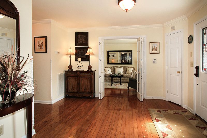 2459 Maple Crest Ln, Knoxville, TN 37921