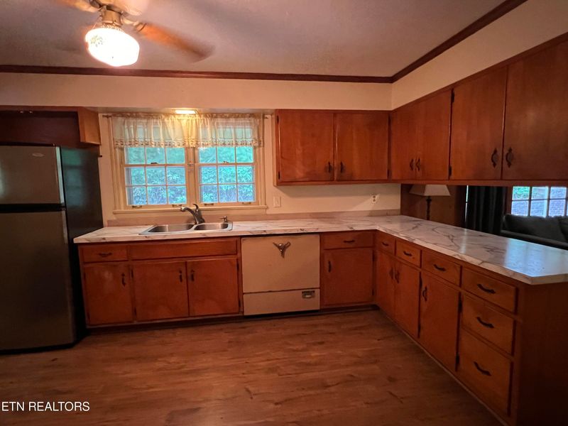246 Bluff Rd, Kingston, TN 37763