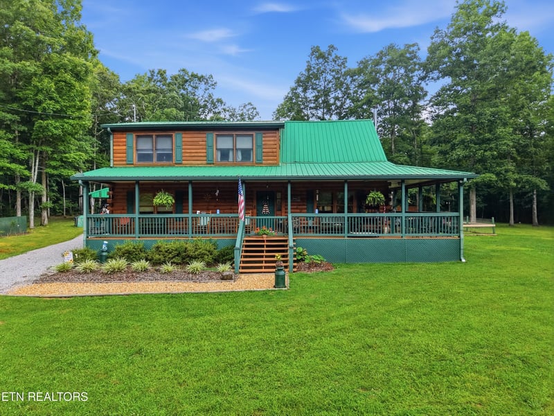 246 Cross Dr, Monterey, TN 38574