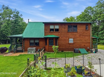 246 Cross Dr, Monterey, TN 38574