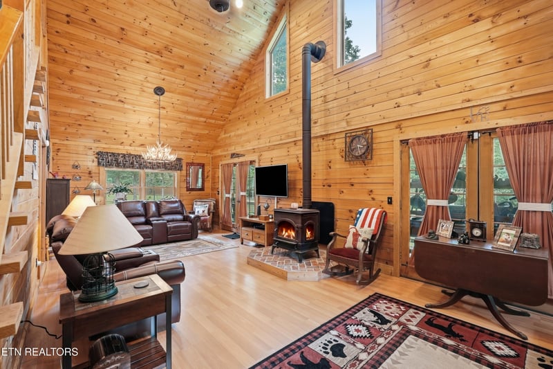 246 Cross Dr, Monterey, TN 38574