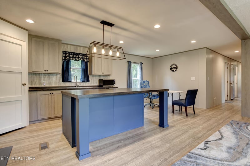 246 Nydeck Rd, Robbins, TN 37852