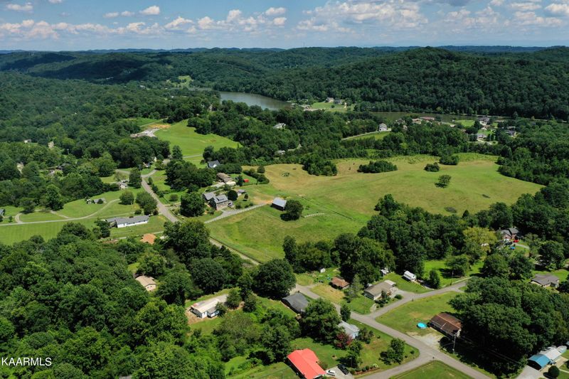 246 Old Blacksferry Ln, Clinton, TN 37716