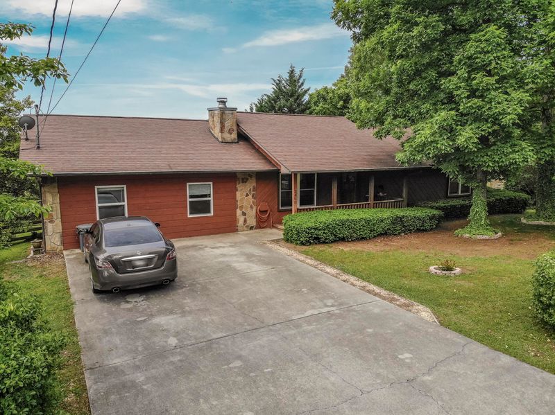 2460 Amanda Ln, Sevierville, TN 37876