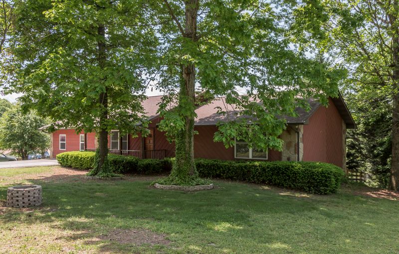 2460 Amanda Ln, Sevierville, TN 37876