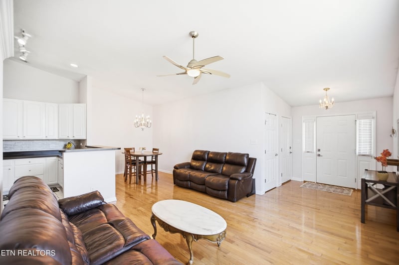 2462 Glen Meadow Rd, Knoxville, TN 37909