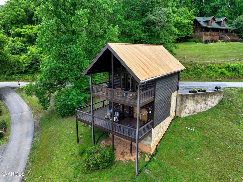 2464 Black Bear Ridge Way, Sevierville, TN 37862