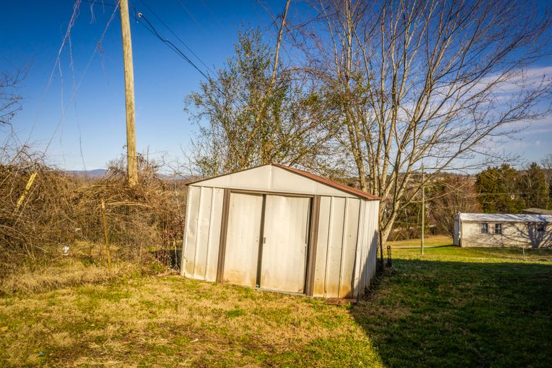 2465 Locust Grove Ct, Morristown, TN 37814