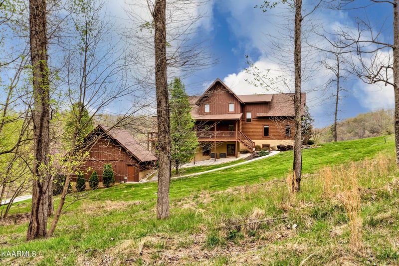 247 Foxwood Dr, Caryville, TN 37714