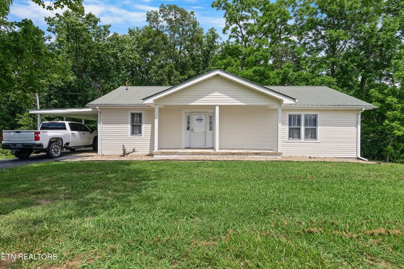 2473 Long Hollow Rd, Lafollette, TN 37766