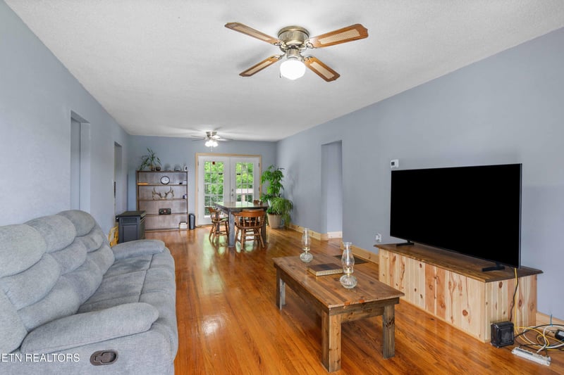 2473 Long Hollow Rd, Lafollette, TN 37766