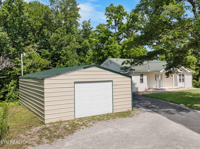 2473 Long Hollow Rd, Lafollette, TN 37766