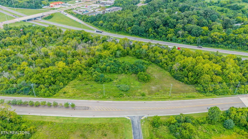 2475 Creekwood Park Blvd, Lenoir City, TN 37772