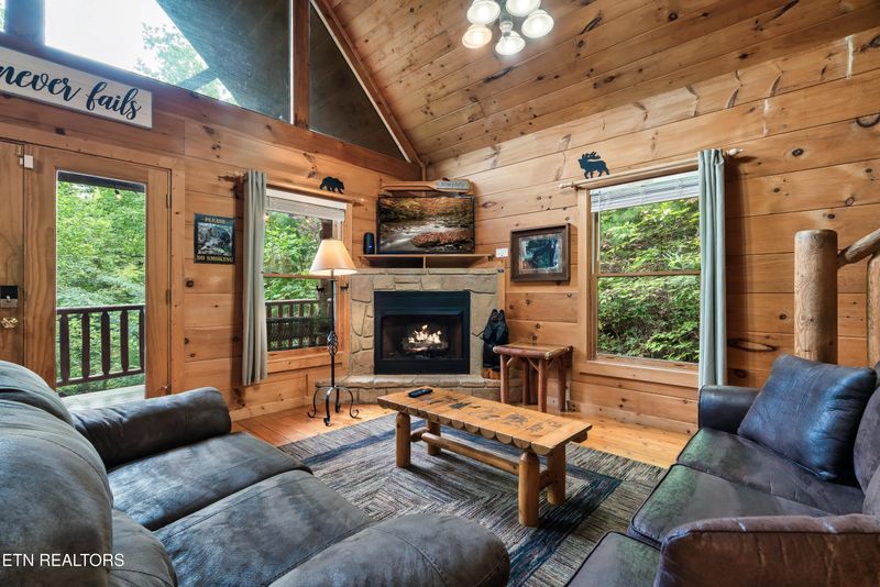 2475 E View Dr, Sevierville, TN 37876