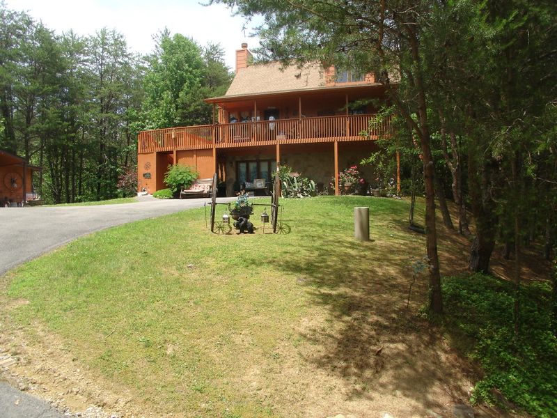 2476 Burke Ave, Sevierville, TN 37876