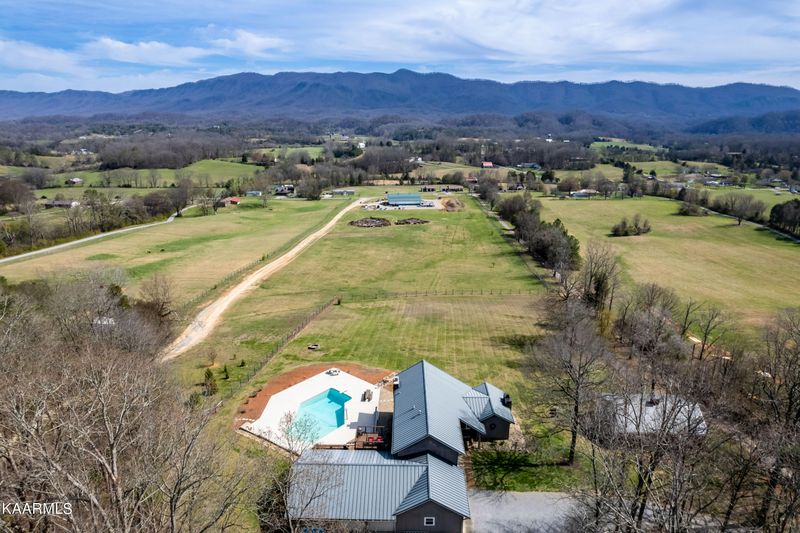 2478 Ellejoy Rd, Walland, TN 37886