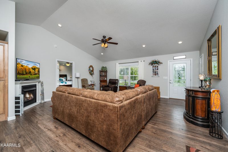 248 Premier Dr, Crossville, TN 38555