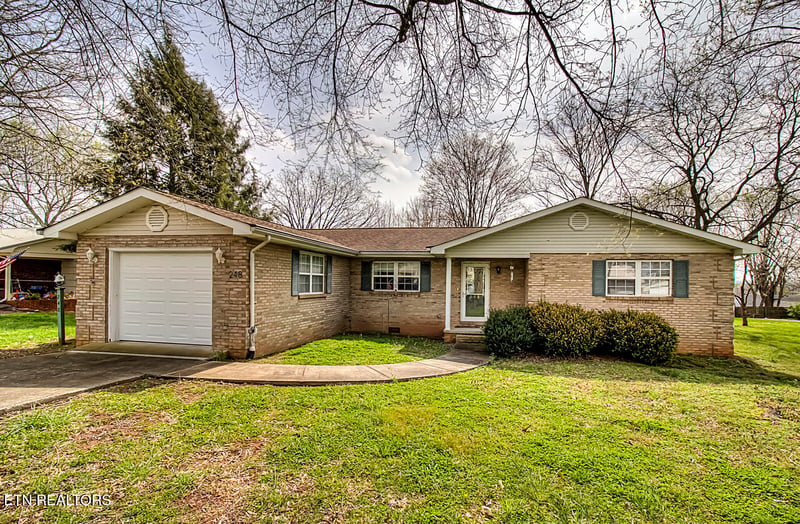 248 Ridgecrest Dr, Madisonville, TN 37354