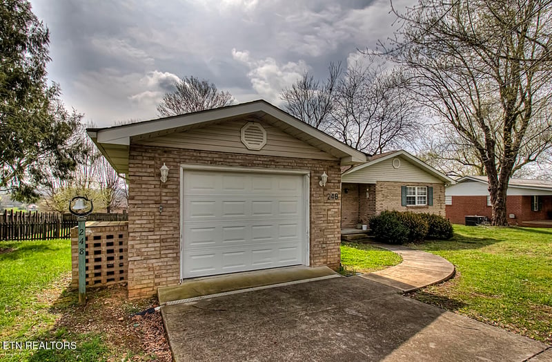 248 Ridgecrest Dr, Madisonville, TN 37354