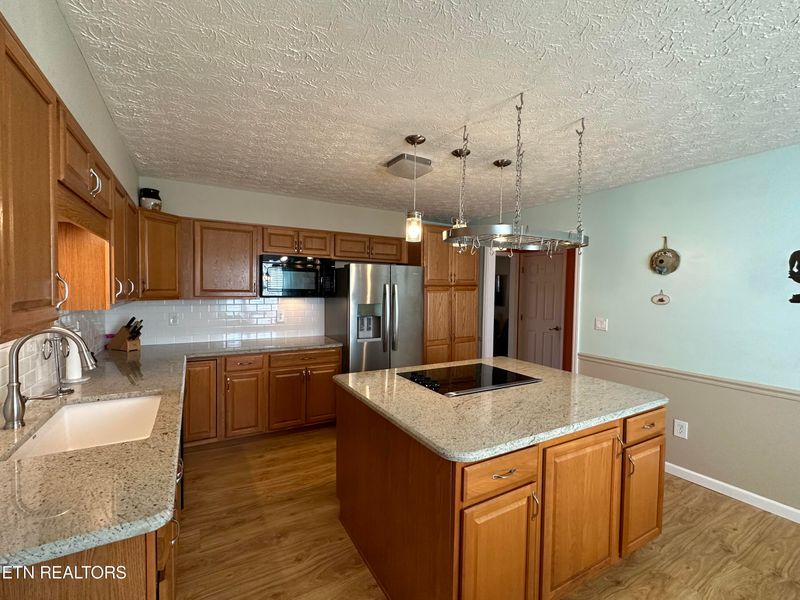 248 Thacker Dr, Lafollette, TN 37766