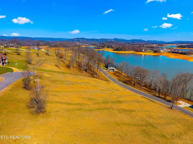 2480 Starboard Crest Rd, Morristown, TN 37814