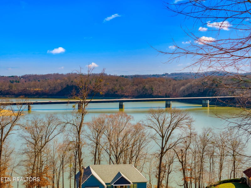 2480 Starboard Crest Rd, Morristown, TN 37814