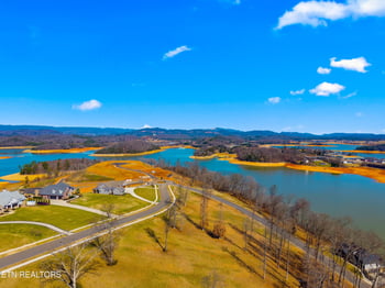 2480 Starboard Crest Rd, Morristown, TN 37814