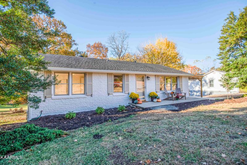 2481 Cusick Cir, Lenoir City, TN 37772