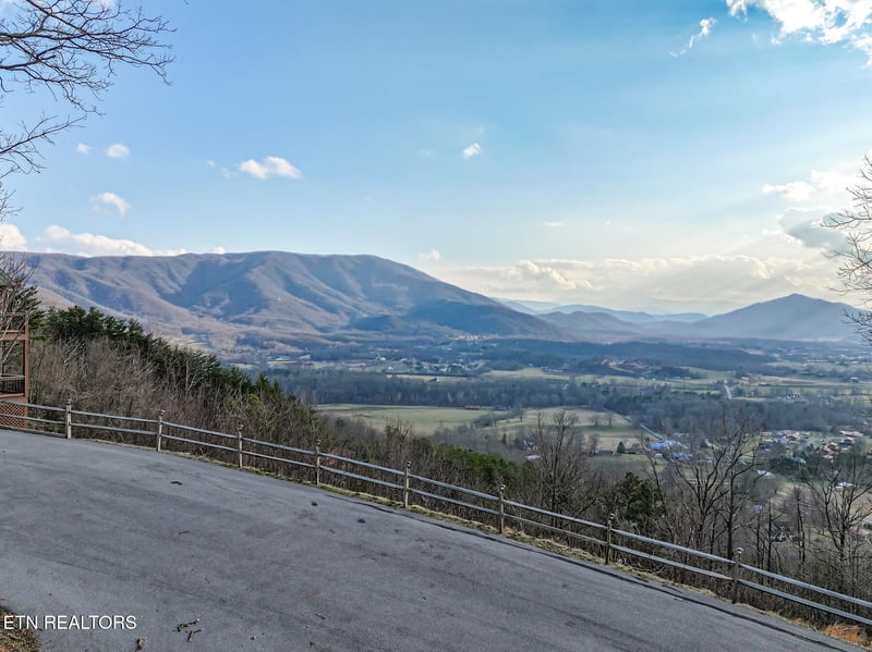 2485 Black Bear Ridge Way, Sevierville, TN 37862