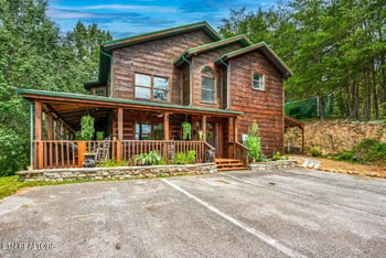 2489 Upper Middle Creek Rd, Sevierville, TN 37876