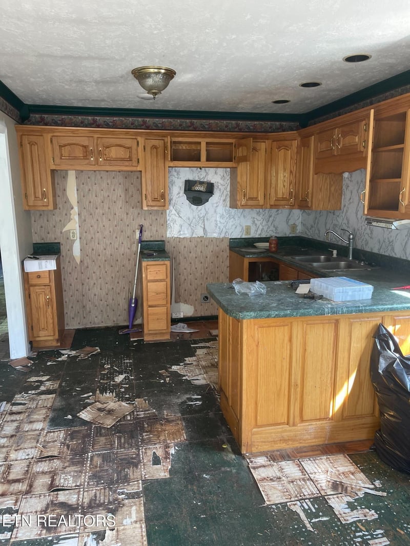 249 N Dark Hollow Rd, Andersonville, TN 37705