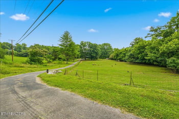 249 Old Cades Cove Rd, Townsend, TN 37882
