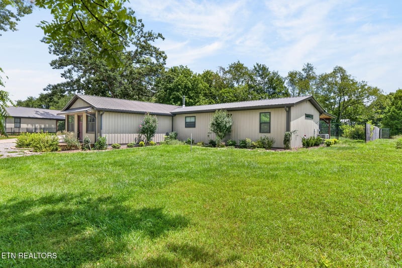 2490 Chestnut Hill Rd, Crossville, TN 38571