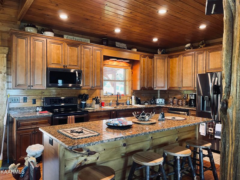 2496 Black Bear Ridge Way, Sevierville, TN 37862