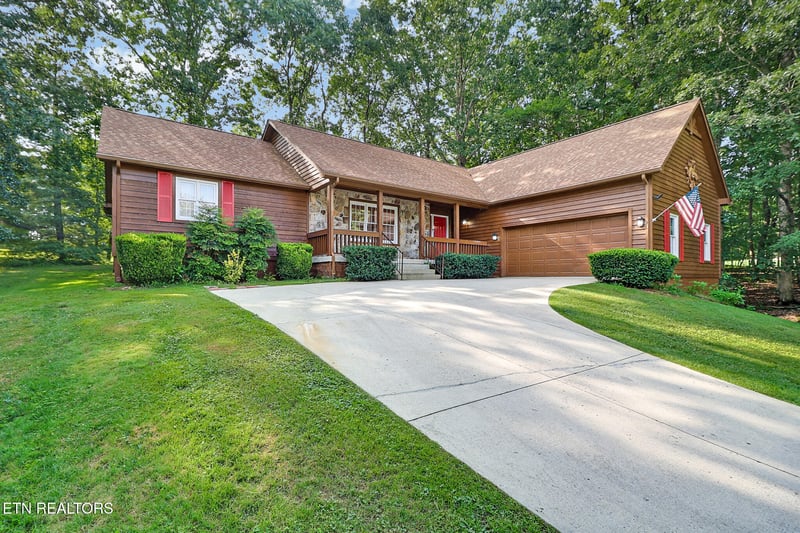 25 Amesbury Ct, Crossville, TN 38558