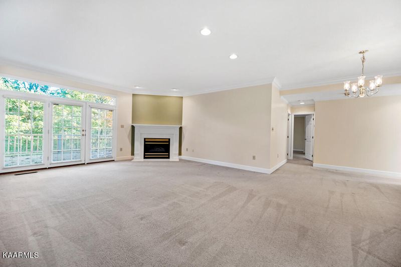 25 Riverview Dr, Oak Ridge, TN 37830