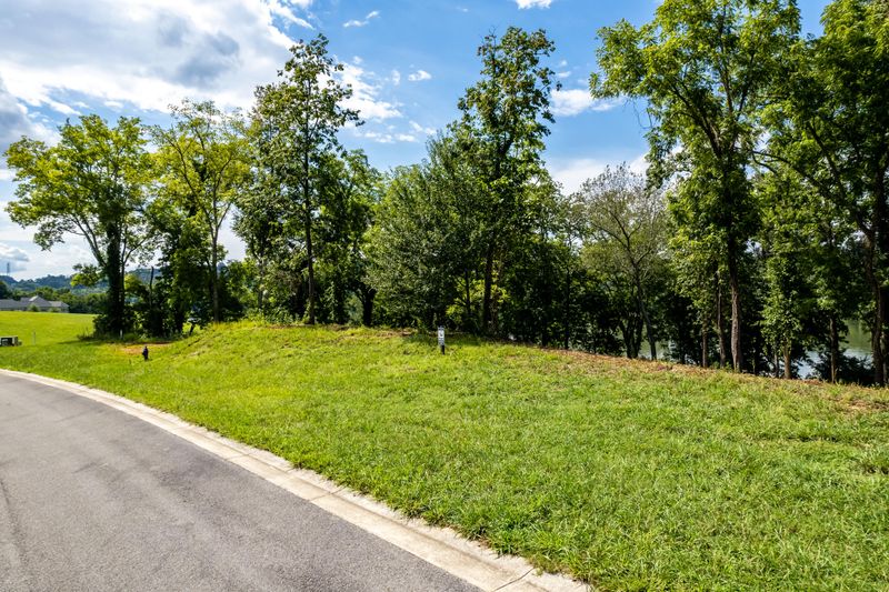 250 Azalea Ln, Loudon, TN 37774
