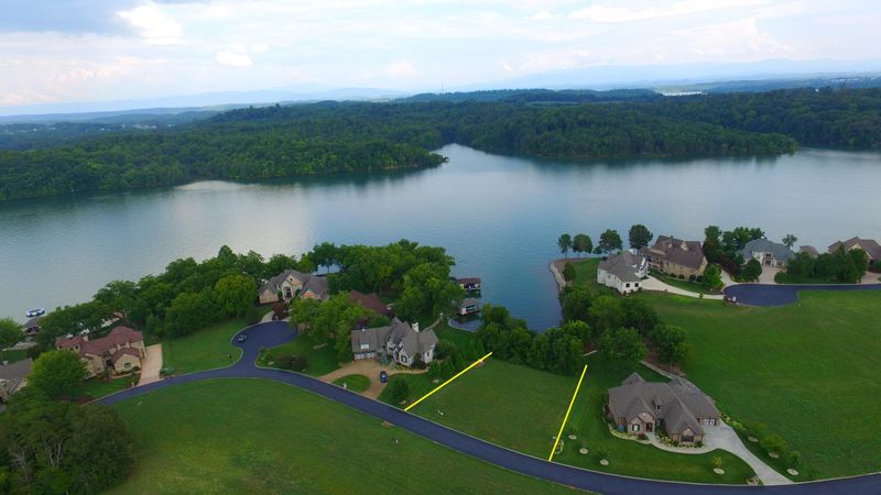 250 Cormorant Dr, Vonore, TN 37885