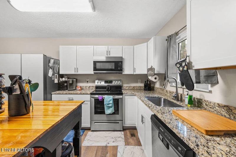 250 Mcdeerman Rd, Jacksboro, TN 37757