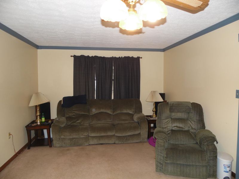 250 Mcderrman Rd, Jacksboro, TN 37757