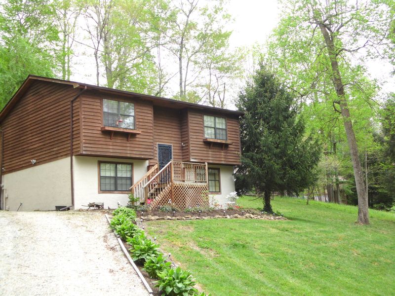 250 Mcderrman Rd, Jacksboro, TN 37757