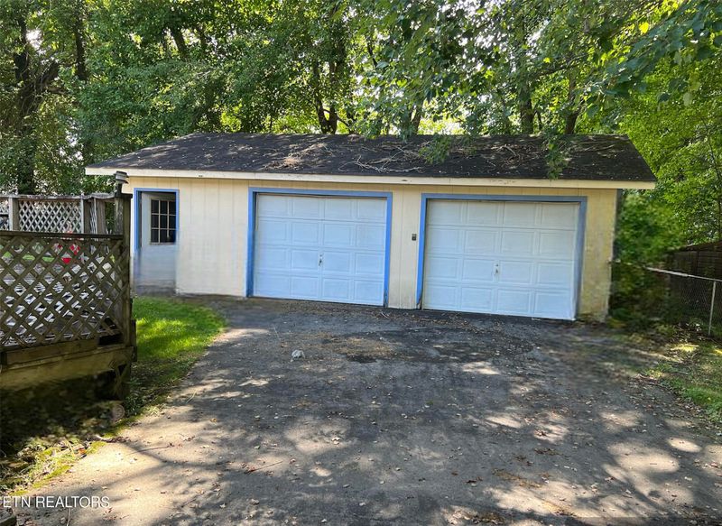 250 Sunny Ln, Oneida, TN 37841