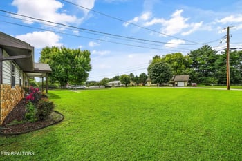 250 Trades Dr, Lenoir City, TN 37771