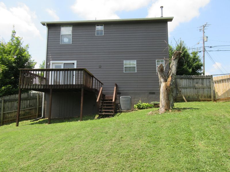 2500 Crestpark Rd, Knoxville, TN 37912