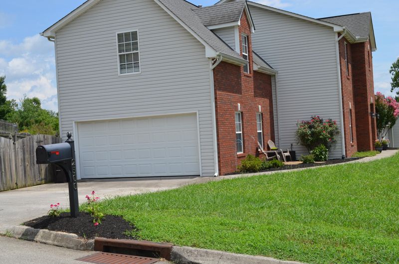 2500 Forest Valley Ln, Knoxville, TN 37931